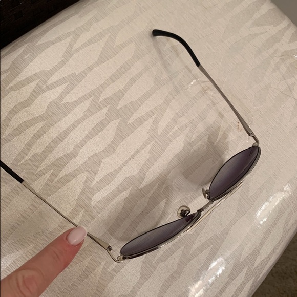 Chanel shades - Picture 5 of 8